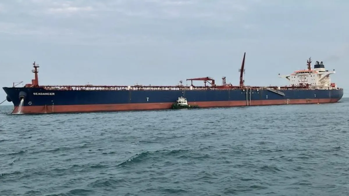 İstanbul boğazında tanker arızası tehlike yarattı: İstanbul Boğazı’nda gemi trafiği çift yönlü kapatıldı