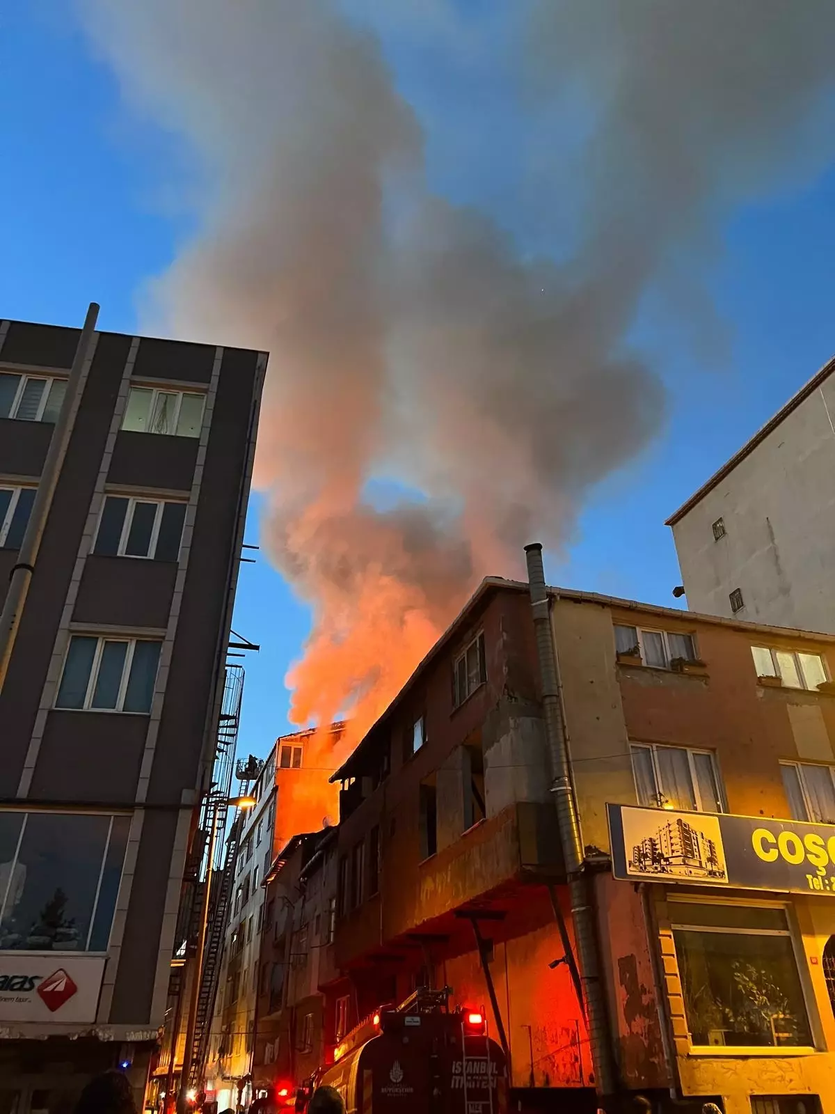 Şişli’de Sobadan Çıkan Yangın Çatıya Sıçradı
