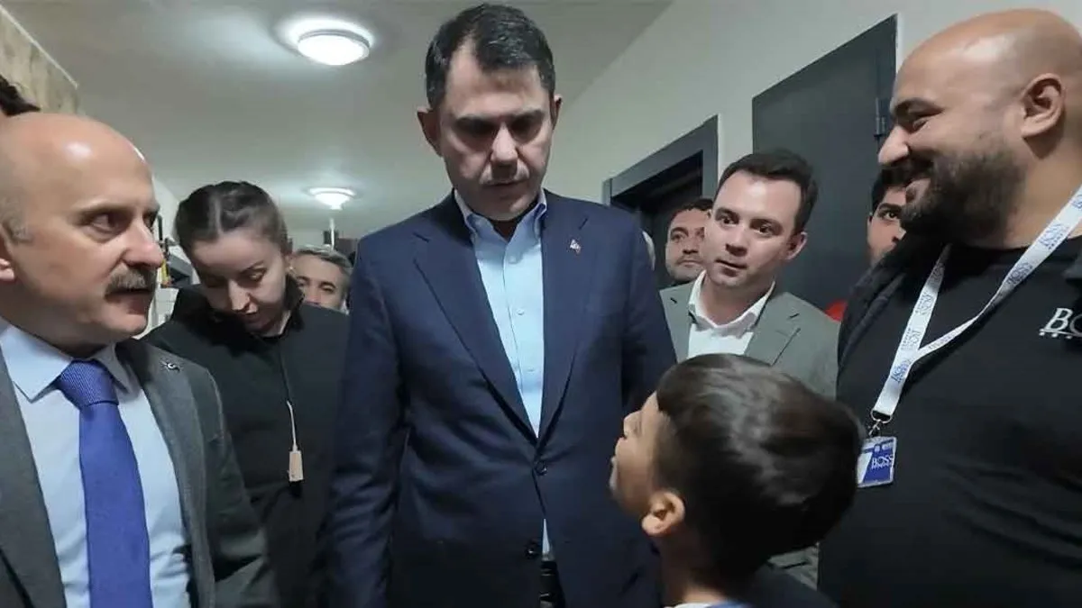 Bakan Kurum depremzede Hüseyin’e verdiği halı saha sözünü tuttu: Bir Arda Güler de bu sahadan çıkmasın mı?