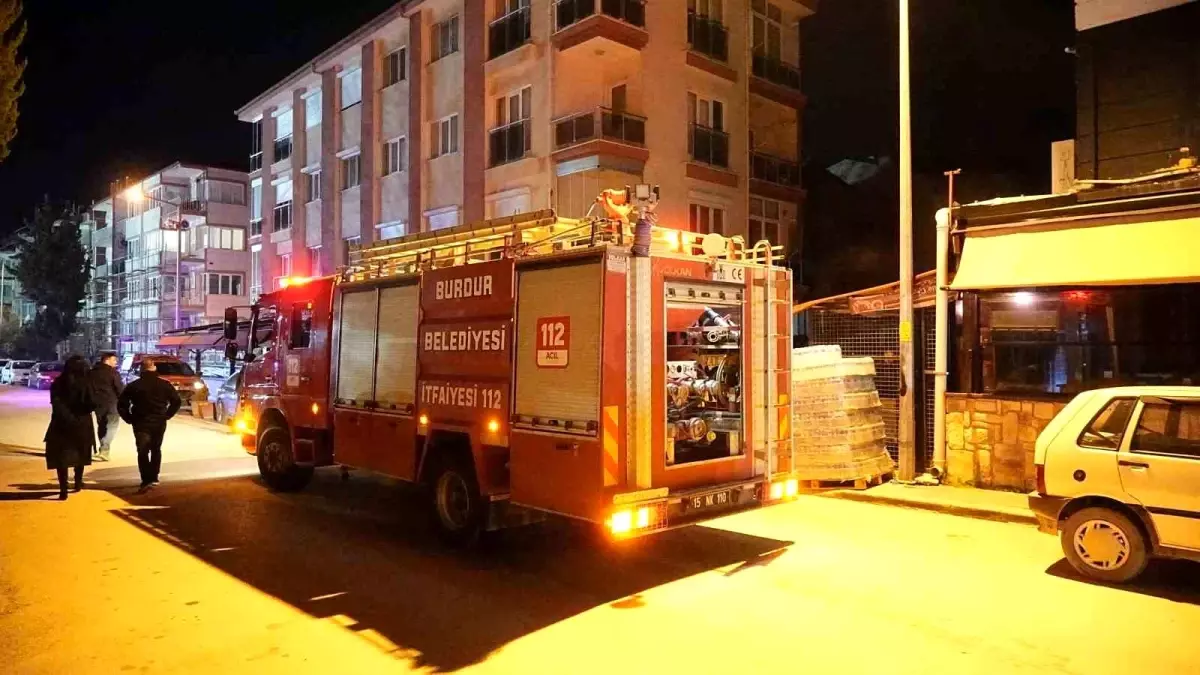 Burdur’da Kafede Yangın: 2 Çalışan Hastaneye Kaldırıldı