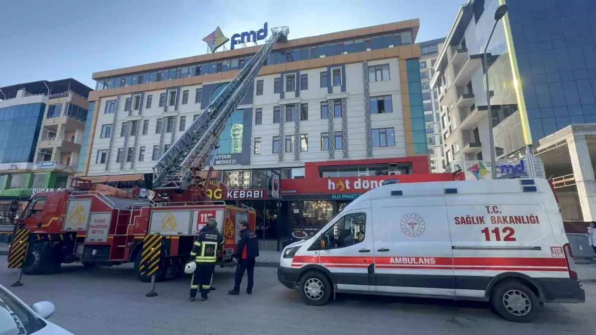 Elazığ’da Kebap Salonu Bacasında Yangın