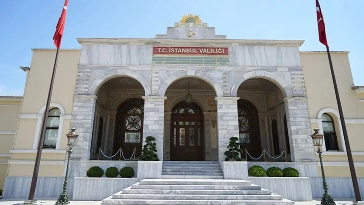 İstanbul Valiliği’nden Sözcü’ye yalanlama:  Hiçbir siyasi partinin kitap alması söz konusu değildir