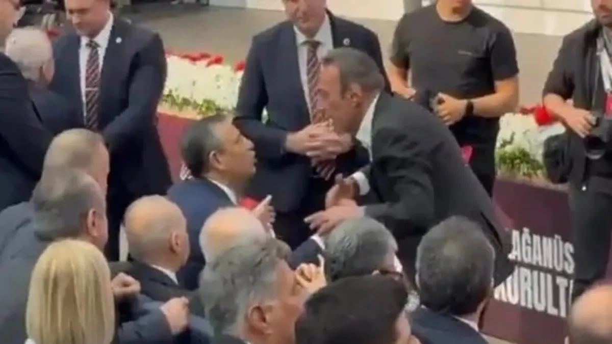 SON DAKİKA | CHP kurultayında kavga! Berhan Şimşek ve Özgür Özel birbirine girdi: Kısa donla geziyordu…